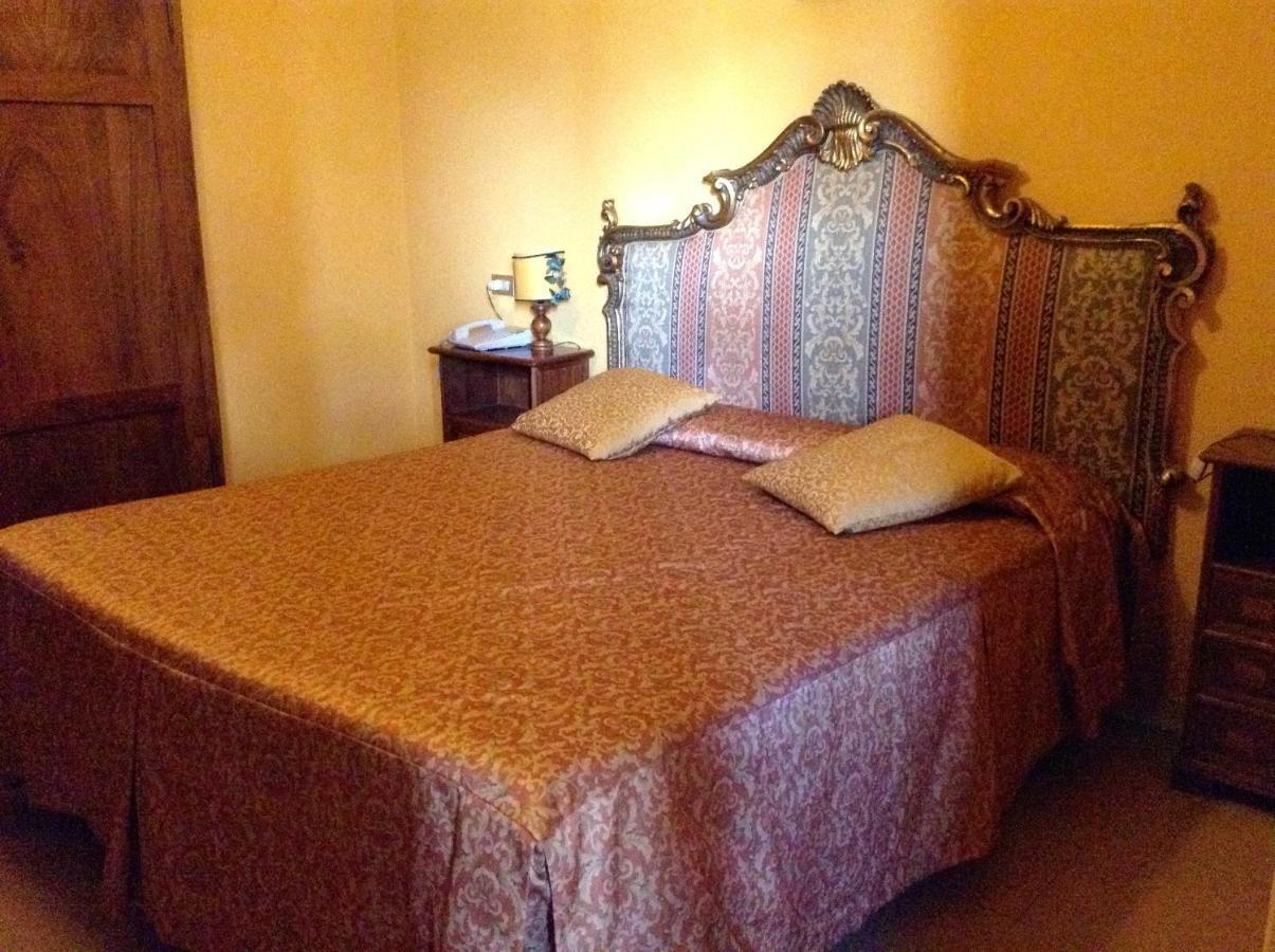 Albergo Ristorante Da Carlino Castelnuovo di Garfagnana Δωμάτιο φωτογραφία