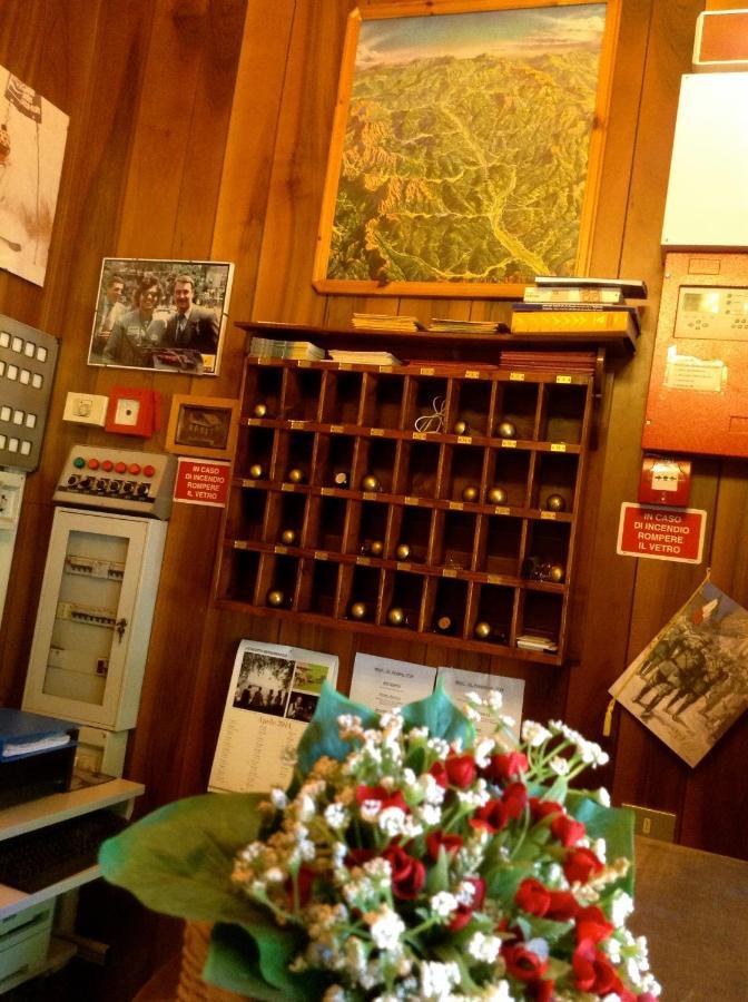Albergo Ristorante Da Carlino Castelnuovo di Garfagnana Εξωτερικό φωτογραφία